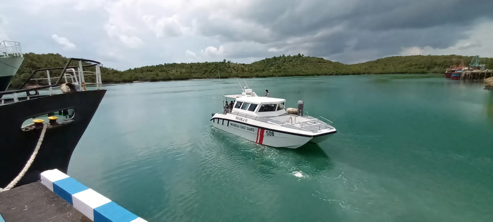 Bakamla RI Bantu Evakuasi Korban Kapal SB Evelin Calisca 01 Terbalik