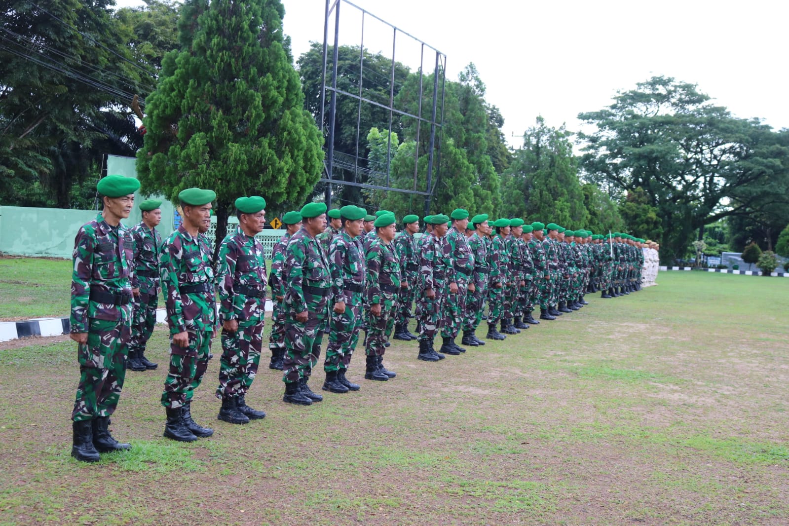 Usai Laksanakan Upacara Bendera Damdim 0413/Bangka Berikan Jam Komandan Kepada Seluruh Personel