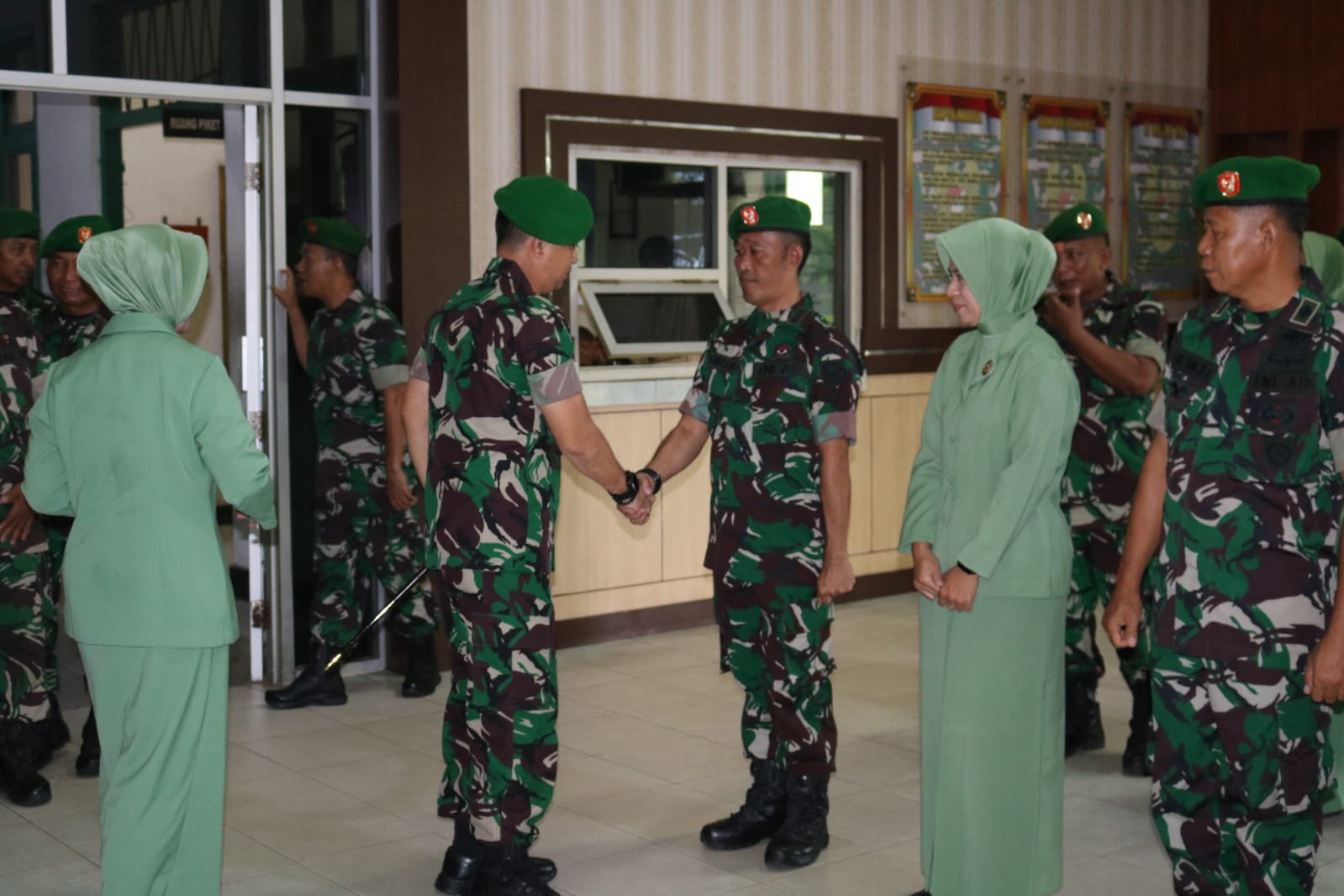 Komandan Kodim 0413/Bangka Pimpin Acara Kenaikan Pangkat Bintara dan Tamtama Anggota Kodim 0413/Bangka