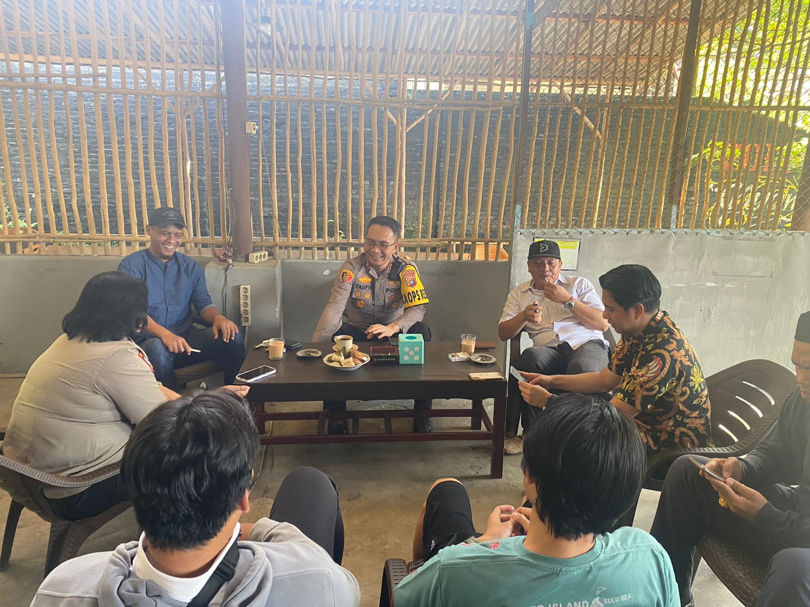 Polres Bangka Menggelar Jum'at Curhat Bersama Masyarakat di Warkop Halte Kecamatan Sungailiat