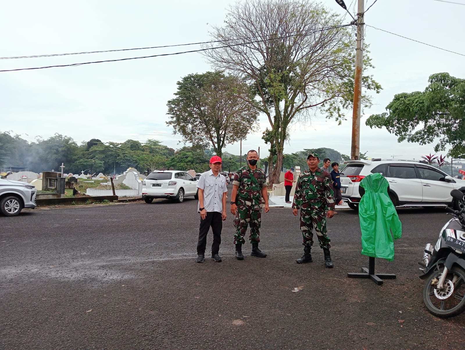 Batituud Koramil 413-06/Bukit Intan Lakukan Monitoring Sembayang Kubur