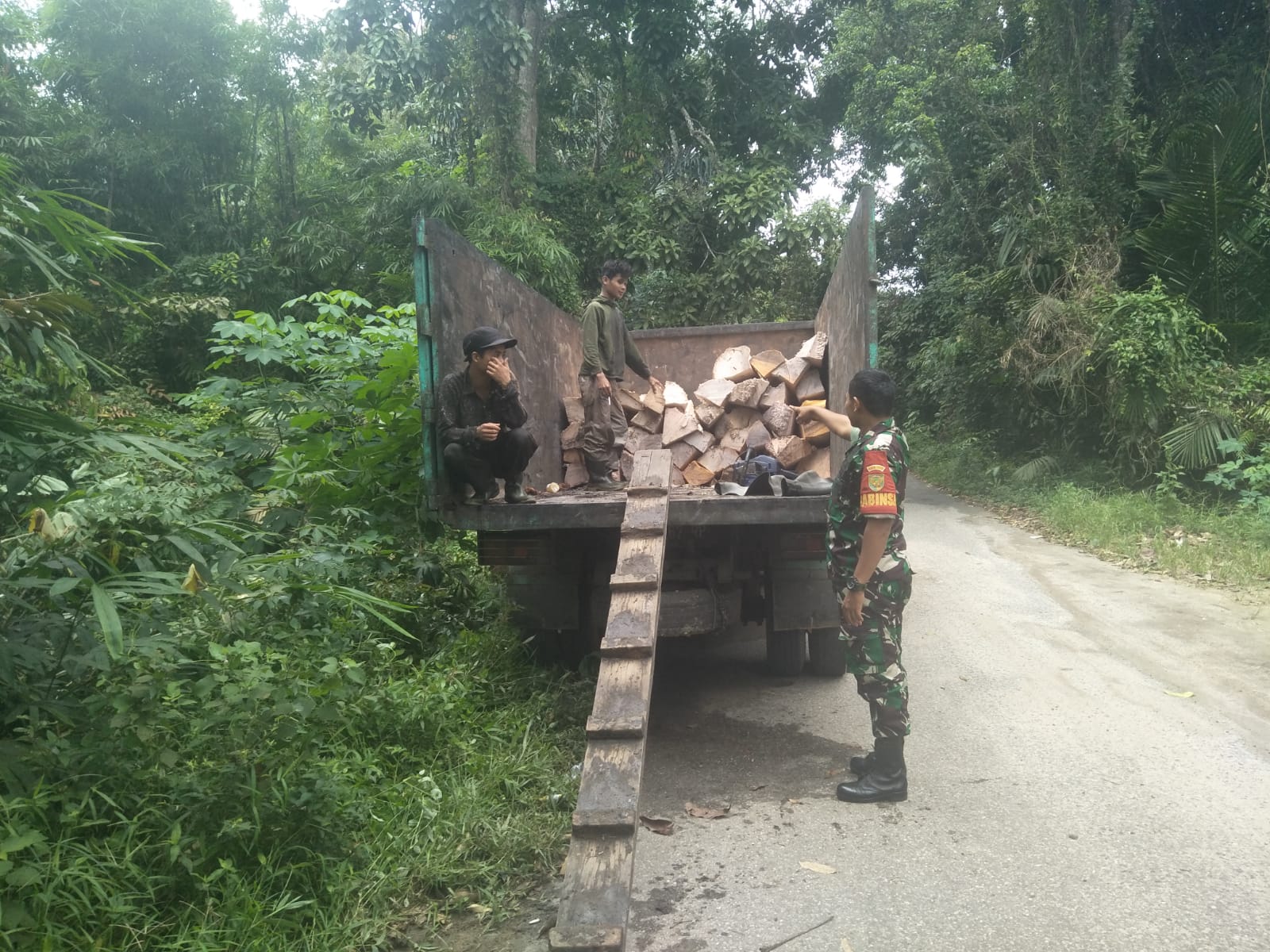 Saat Komsos Babinsa Koramil 431-02/Mentok Sampaikan Pesan Positif Kepada Warga Binaannya