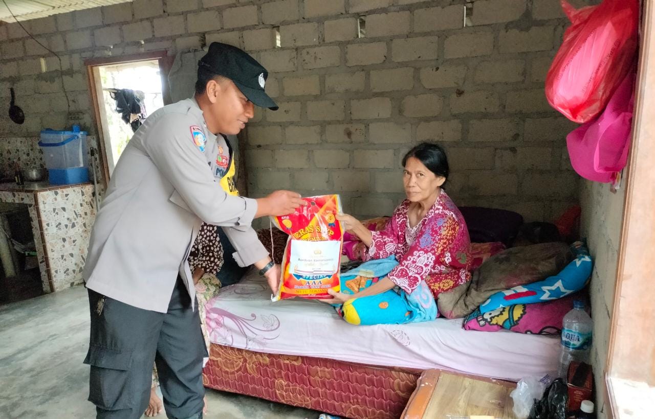 Ramadhan Berbagi, Polres Bangka Barat Bagikan 30 Paket Sembako Kepada Warga Kurang Mampu