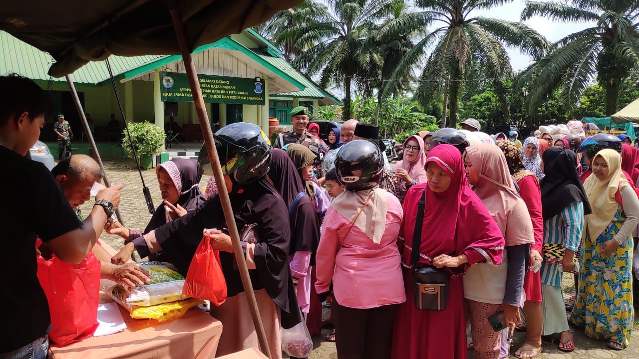 Bazar Murah di Lapangan Gedung Serba Guna