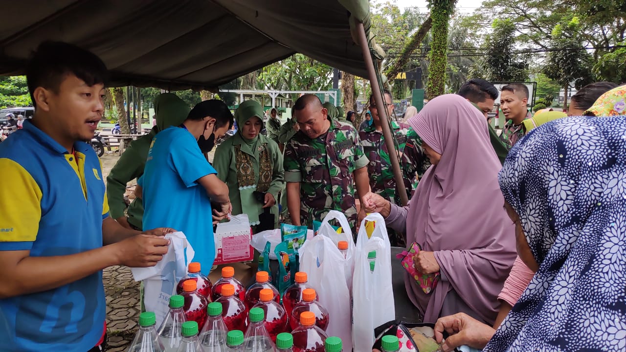 Bazar Murah di Lapangan Gedung Serba Guna