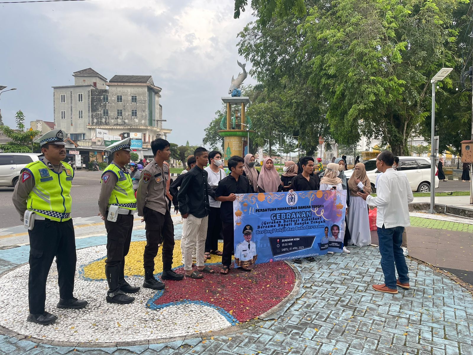 GEBRAKAN (Gerakan Berbagi Kebaikan) Sinergitas PMBT dan Polres Bangka Tengah Berbagi Takjil Ramadhan