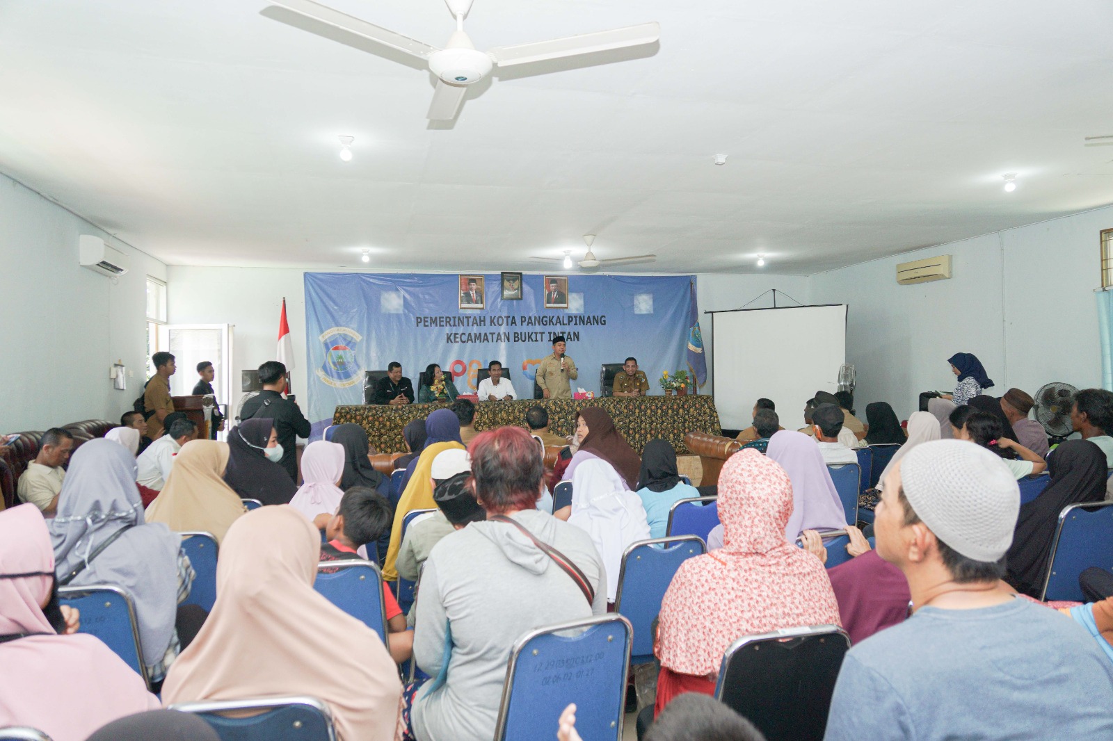 Wali Kota Molen, PJ Gubernur Babel Suganda, GM Angkasa Pura II Kompak Santuni Yatim Piatu Dan Dhuafa Di Kecamatan Bukit Intan