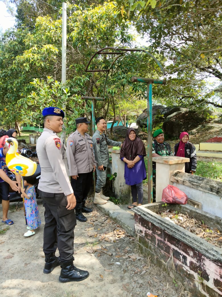 Beri Himbauan Bagi Pengunjung Objek Wisata Pantai Matras