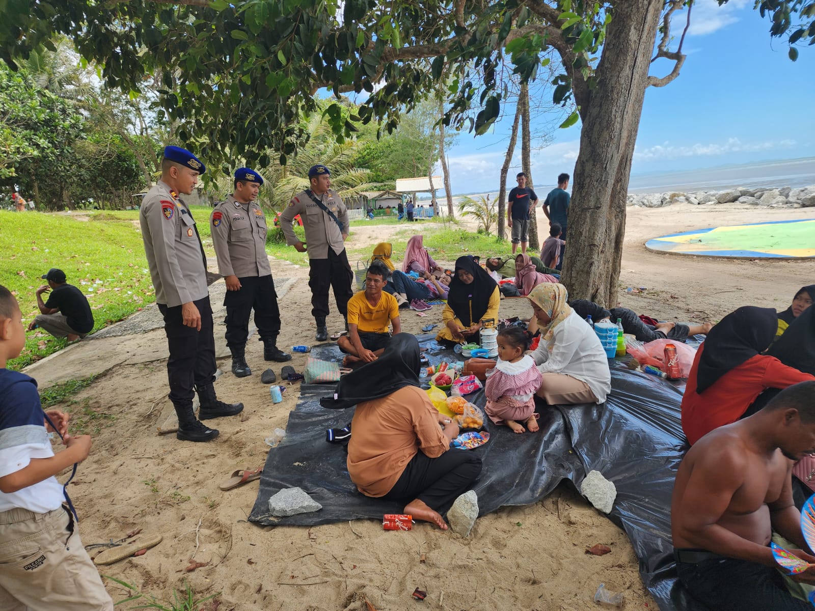 Sat Pol Airud Polres Bangka Tengah Berikan Himbauan Kepada Para Pengunjung Tempat Wisata, Ini Himbauannya!