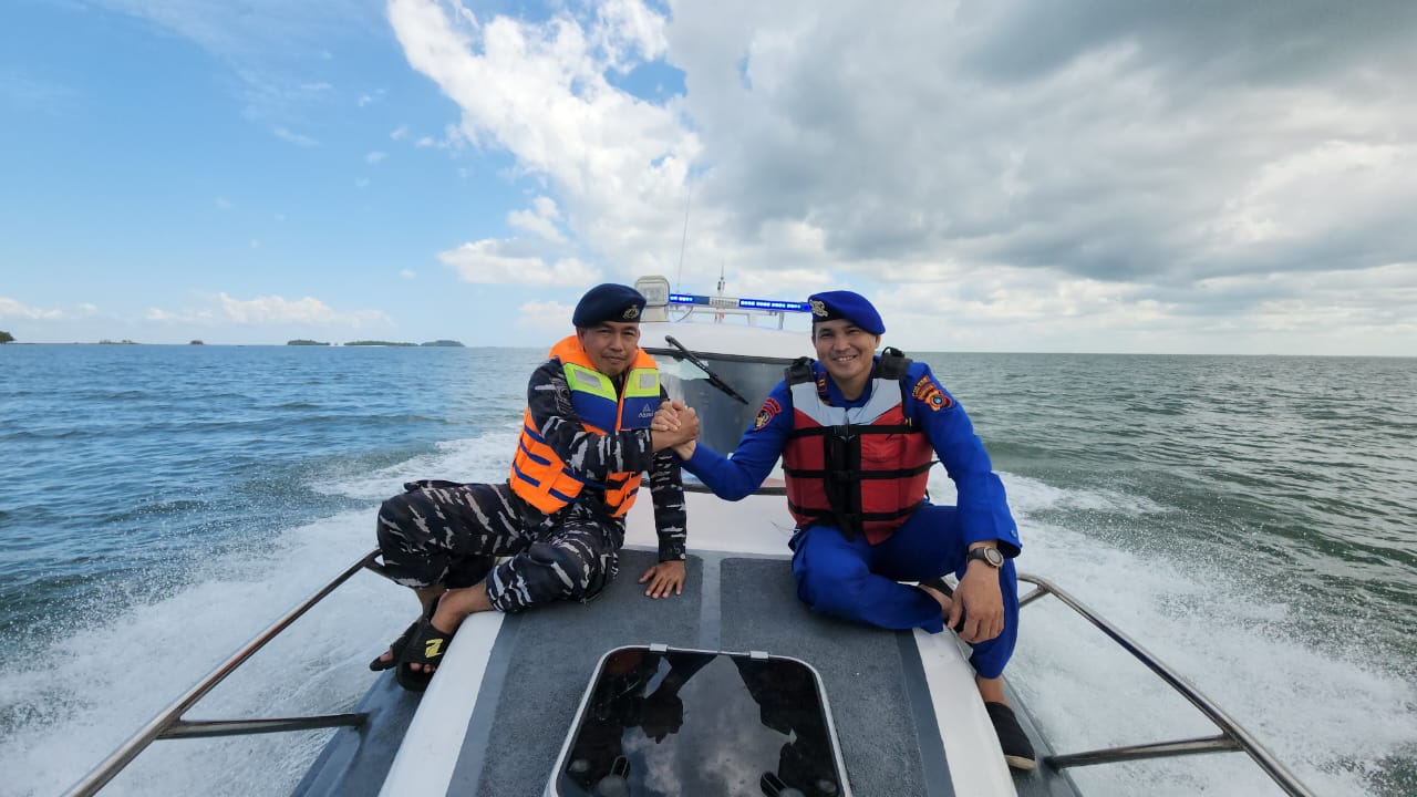 Jaga Sinergitas Sat Pol Airud Polres Bangka Tengah dan TNI AL Patroli dan Sambang Pesisir Bersama