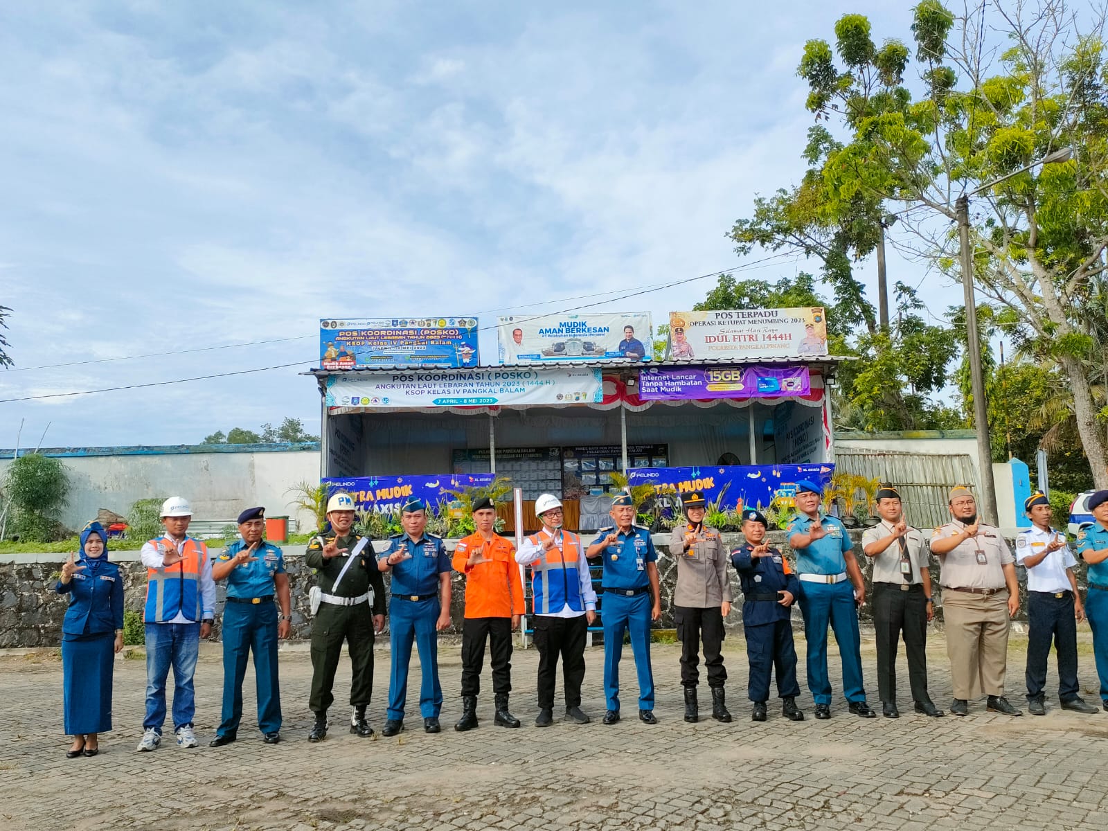 Personil Koramil 413-05/Tamansari Menghadiri Penutupan Pengamanan Posko Angkutan Laut 