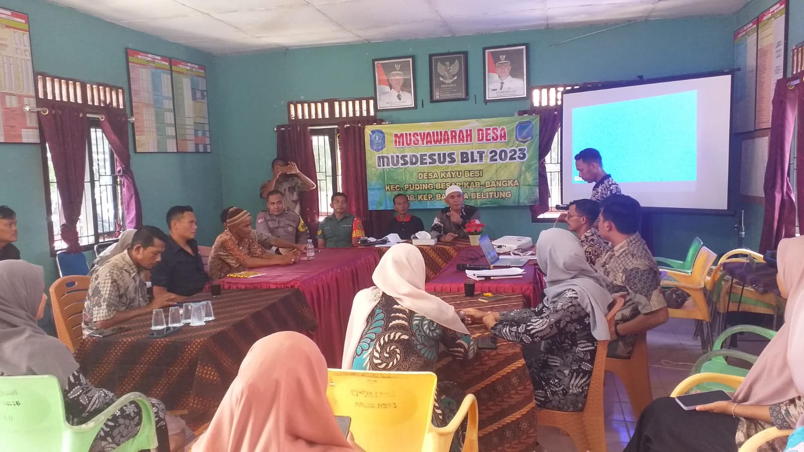 Babinsa Desa Kayu Besi Menghadiri Kegiatan Musyawarah Desa Perubahan APBDes dan BLT Tahun 2023