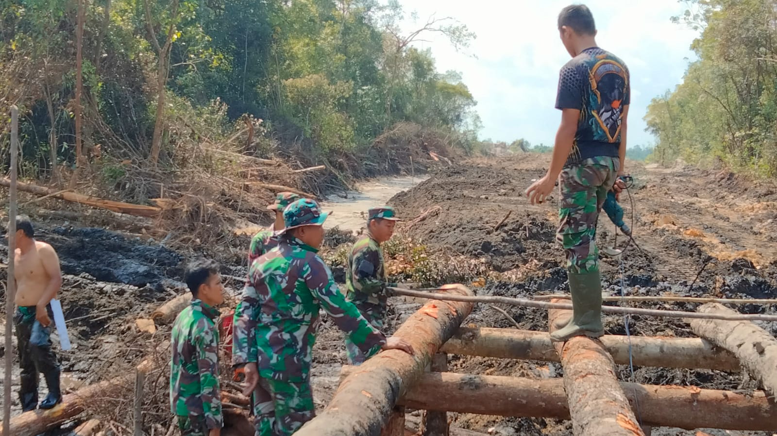 Hari Ini Pembuatan 1 Jembatan Oleh Personil TMMD Babar Mencapai 35%