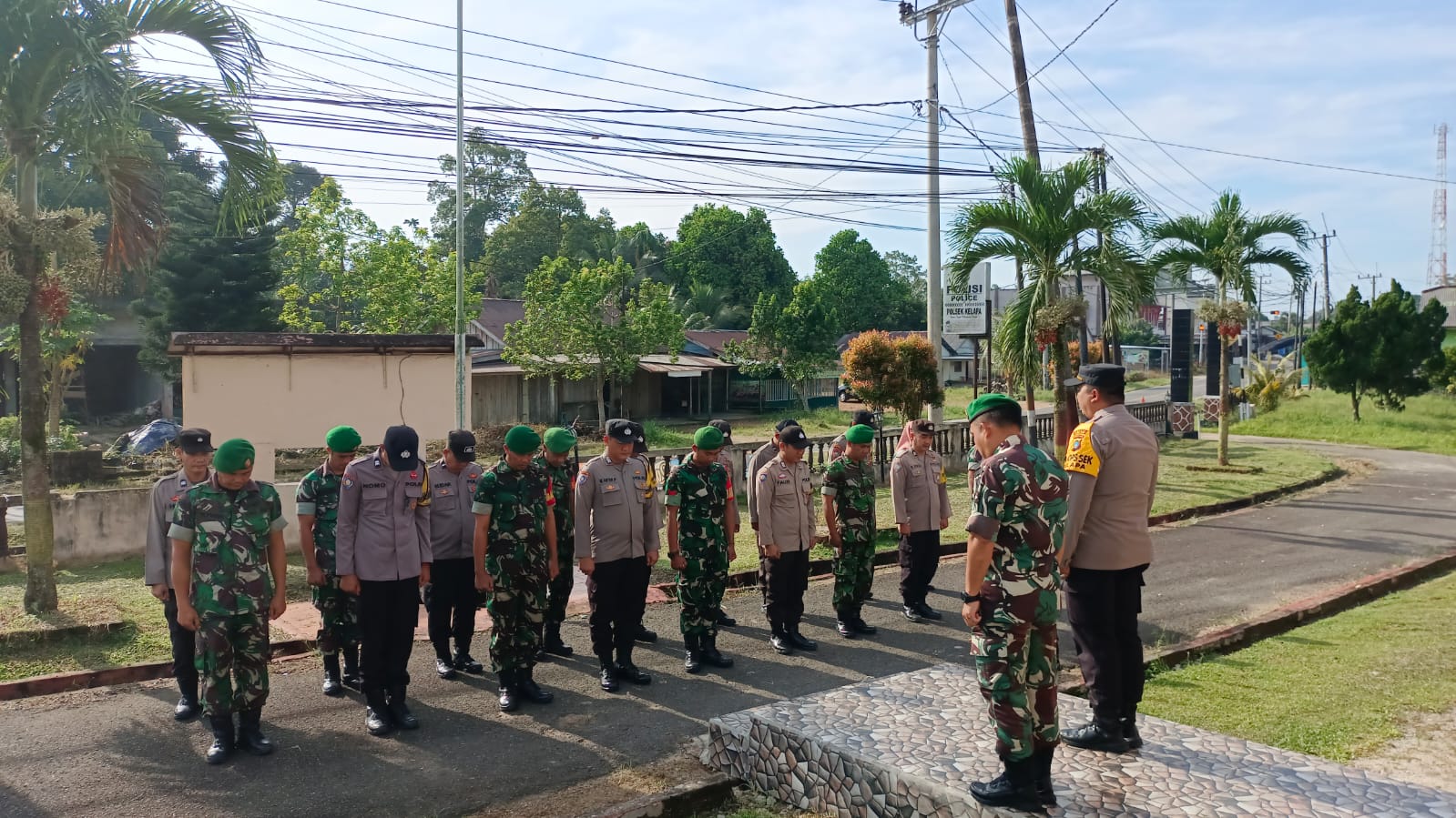 Apel Pagi Bersama Wujudkan Sinergitas TNI-Polri di Wilkum Kelapa