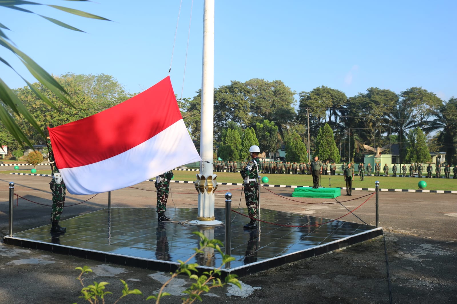 Upacara Bendera Merah Putih tanggal 17 Mei 2023 di Makodim 0413/Bangka Diikuti Oleh Seluruh Personel TNI, PNS dan Honorer