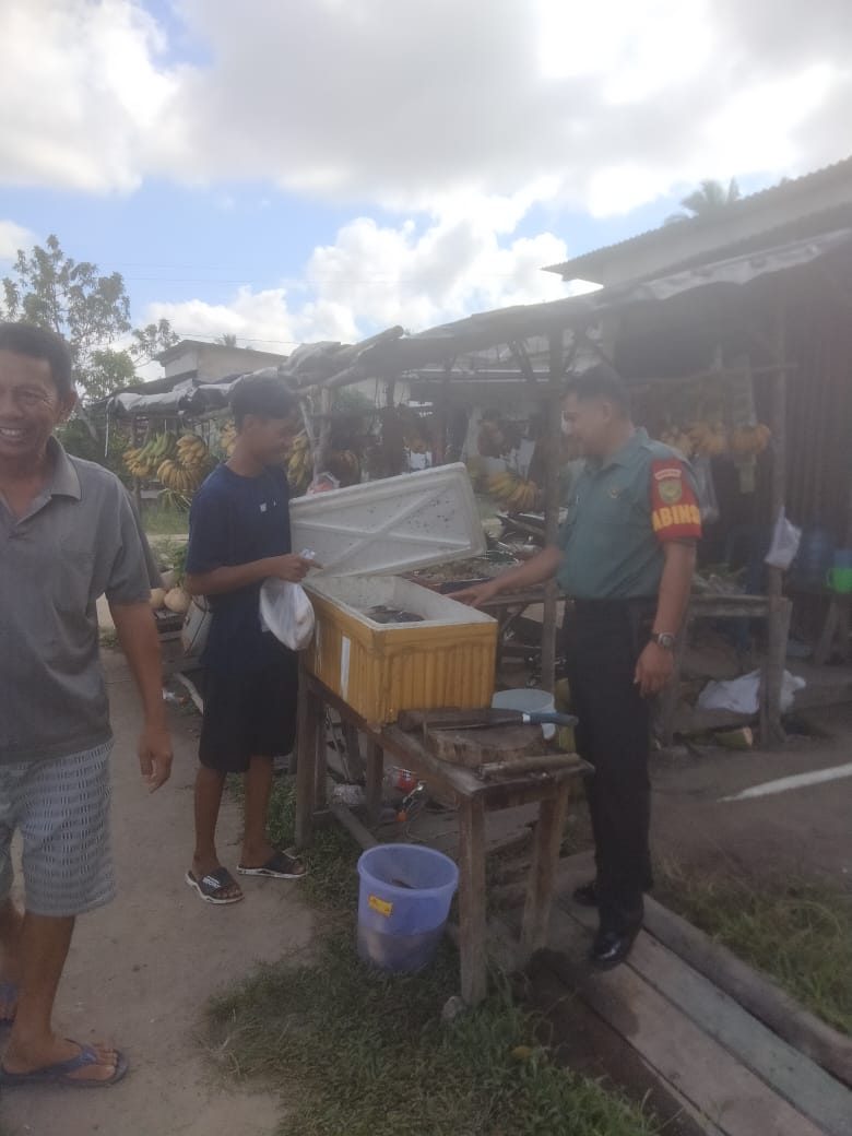 Kembali Babinsa Koramil 431-2/Mentok, melaksanakan Komsos di Desa Binaan