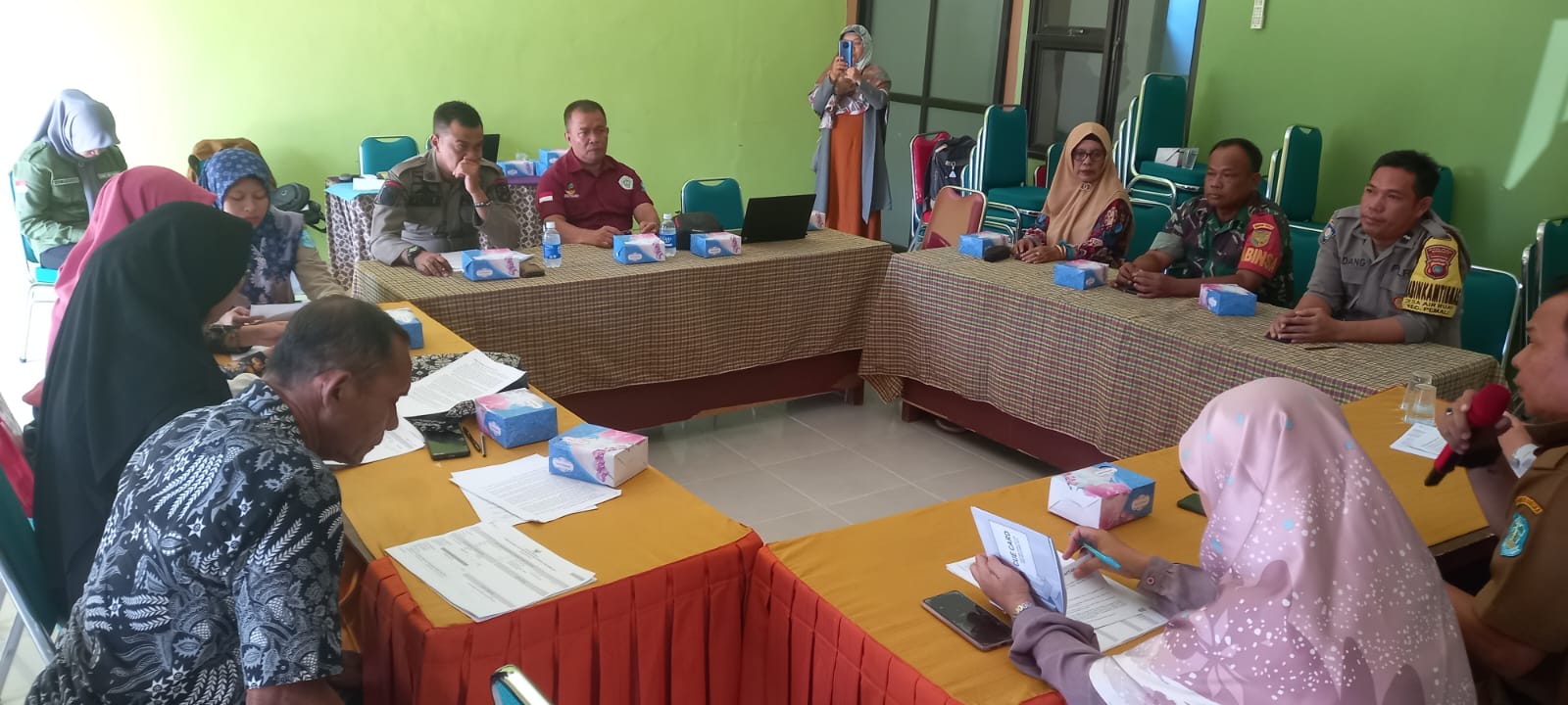 Babinsa Desa Air Ruai Koramil 413-01/Sungailiat Menghadiri Rapat Koordinasi Fasilitator Forum Konsultasi Publik (FKP)