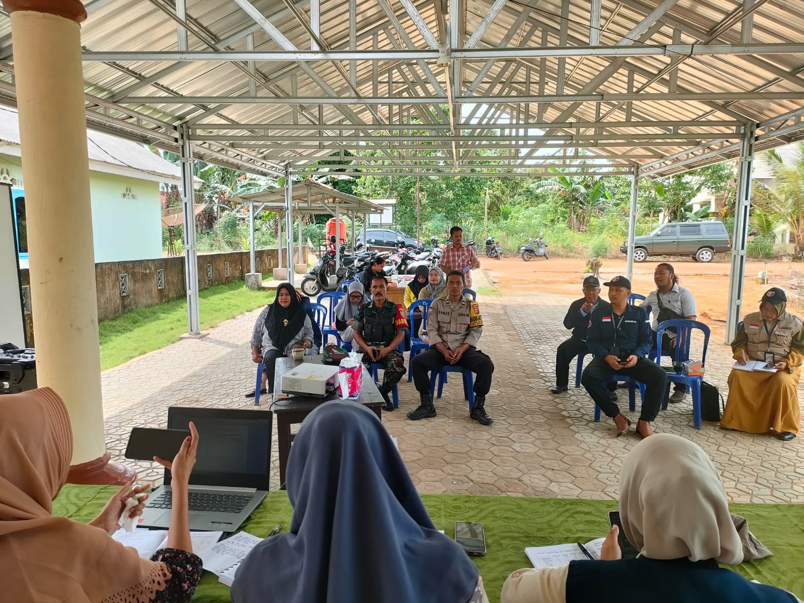 Bertempat di Kantor Desa Air Anyir Anggota Koramil 413- 03/Merawang Hadiri Undangan DPHP Pemilu 2024