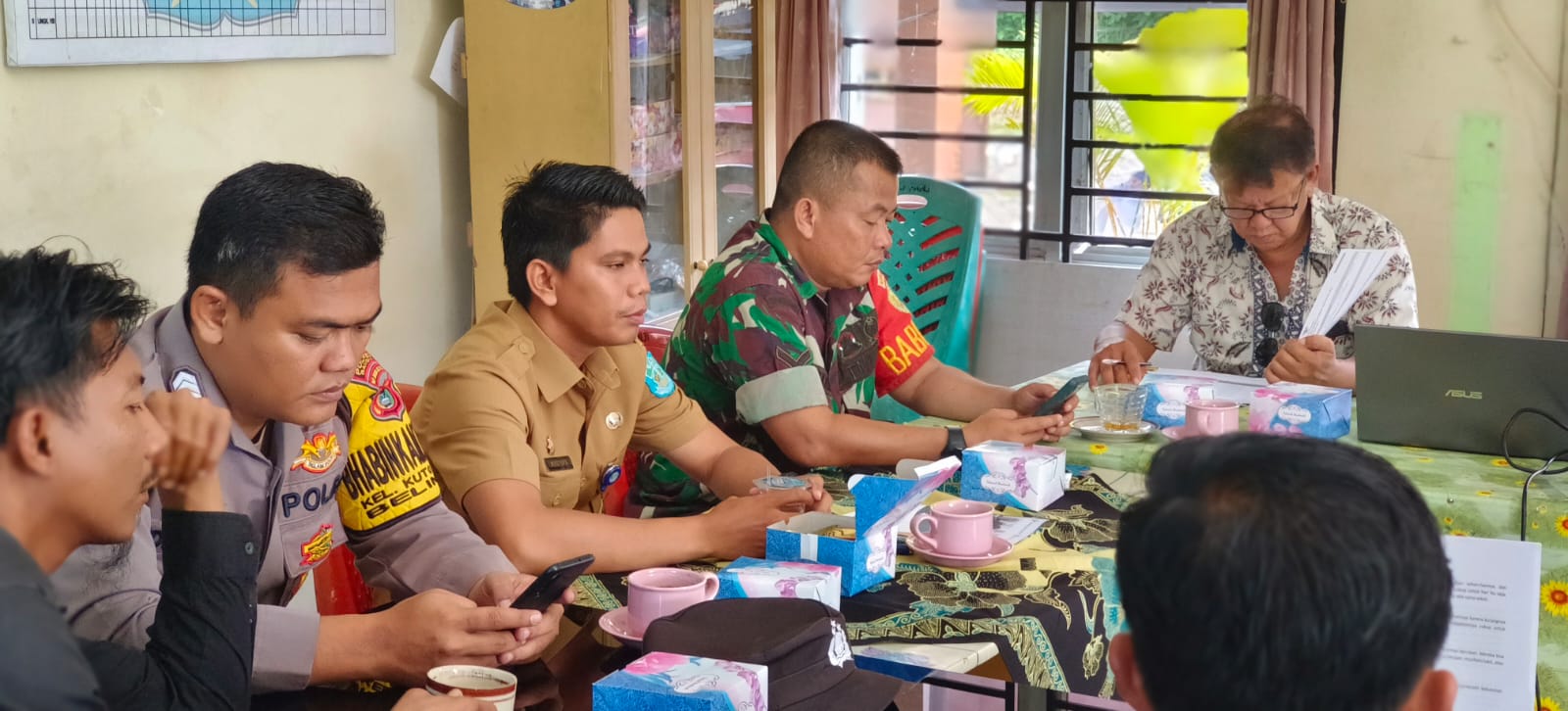 Babinsa Kelurahan Kutopanji Hadiri Acara Forum Konsultasi Publik (FKP) 