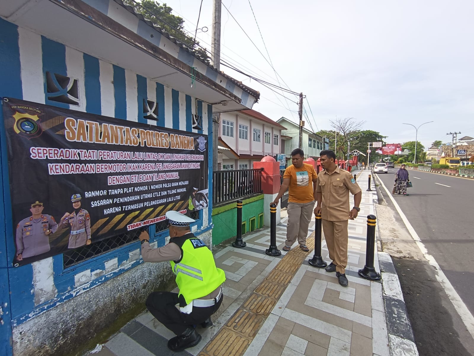 Satuan Lalu Lintas Polres Bangka Pasang Spanduk Pemberlakuan Tilang Manual