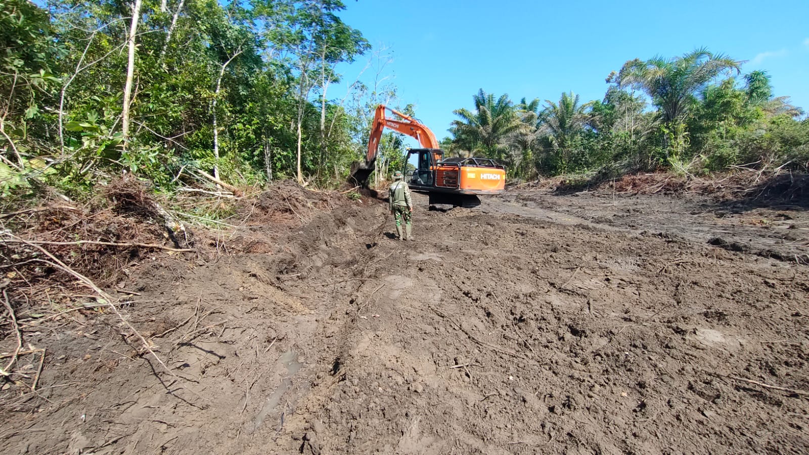 Pada Hari ke-11 Proses Pembukaan Jalan di Wilayah TMMD Mencapai 42 %