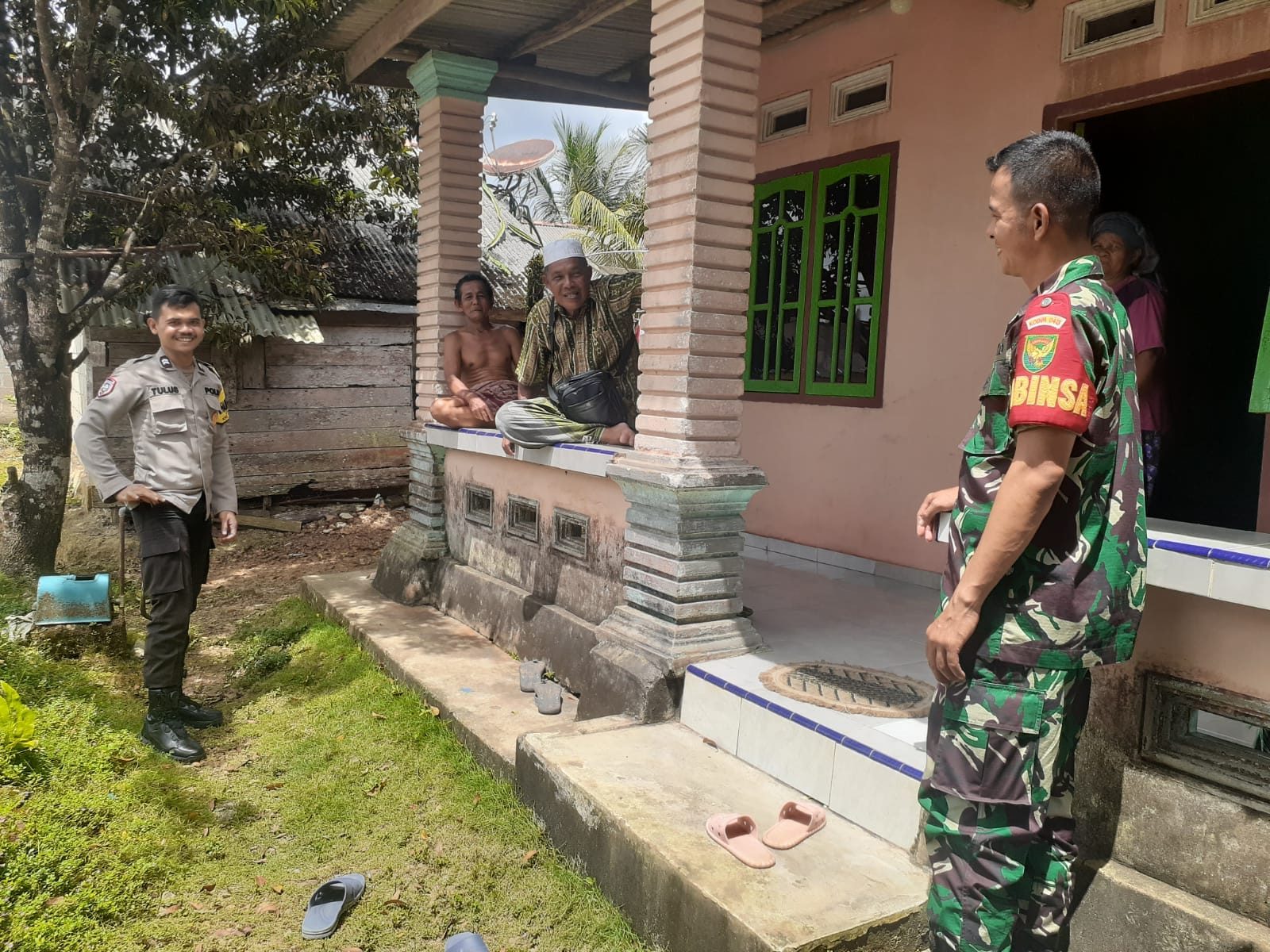 Pantau Situasi Kamtibmas Wilayah Desa Binaan, Ini yang Dilakukan Babinsa Koramil 413-3/Merawang