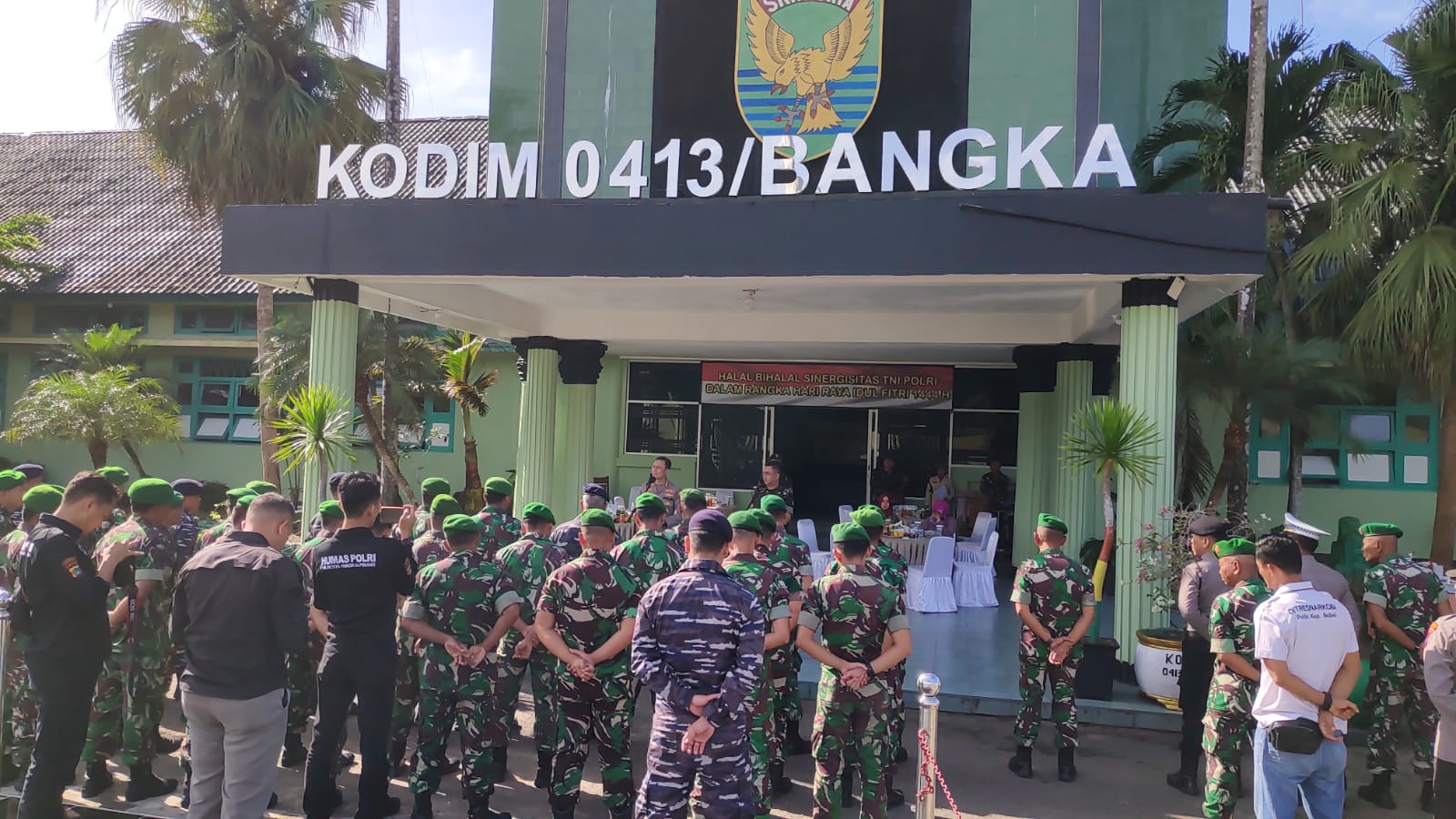 Tingkatkan Sinergisitas TNI Polri, Dandim 0413 Bangka dan Kapolresta Pangkalpinang Kompak Santuni Anak Yatim di Acara Halal Bihalal Gabungan