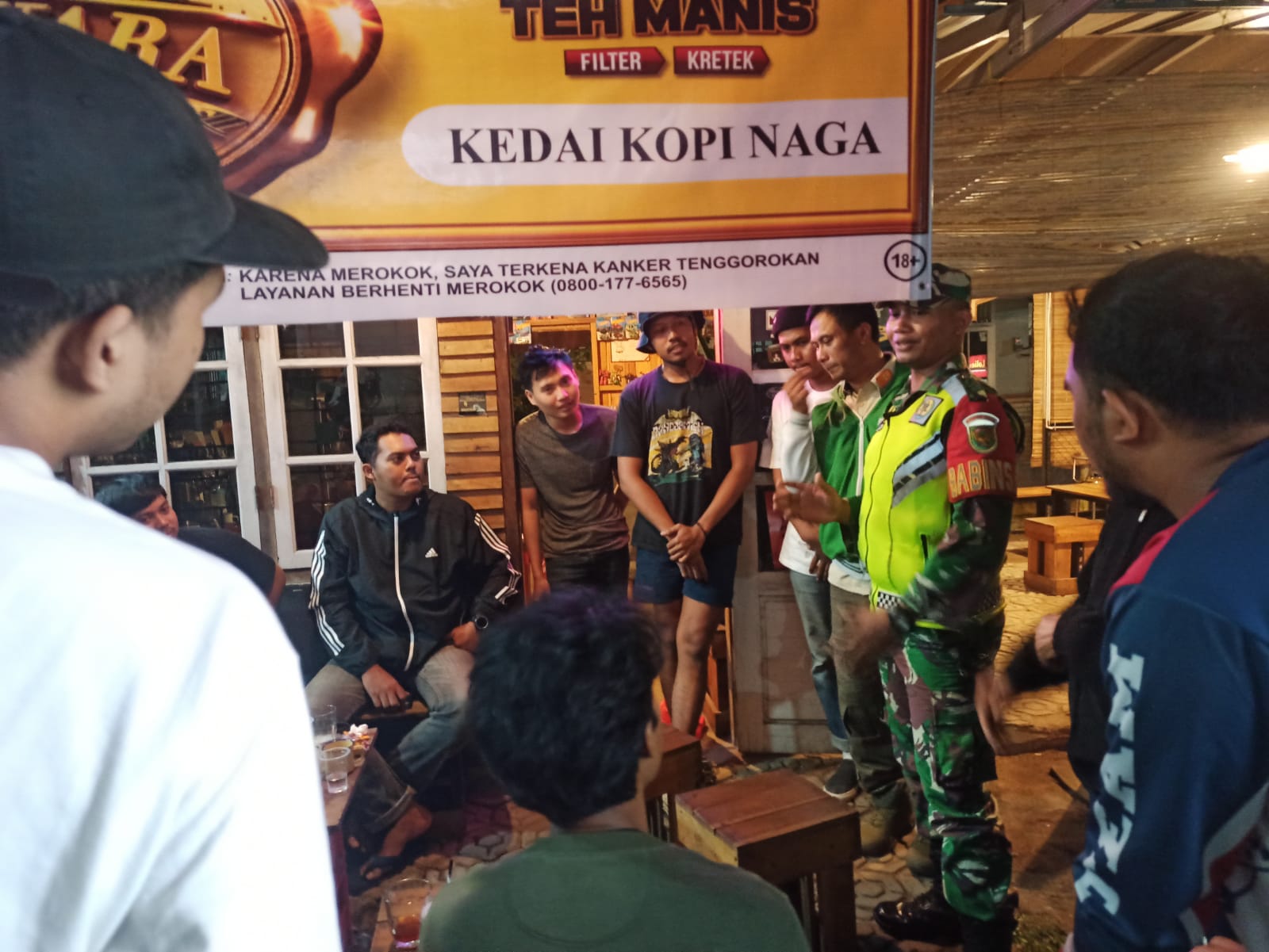 Mengantisipasi Para Pelajar yang Sering Nongkrong Saat Jam Belajar Malam Babinsa Koramil Jajaran Kodim 0413/Bangka Lakukan Patroli Malam