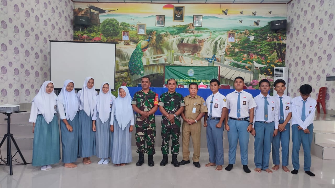 Personil TMMD ke-116 Kodim 413/Babar Laksanakan Penyuluhan di SMAN 1 Kecamatan Kelapa