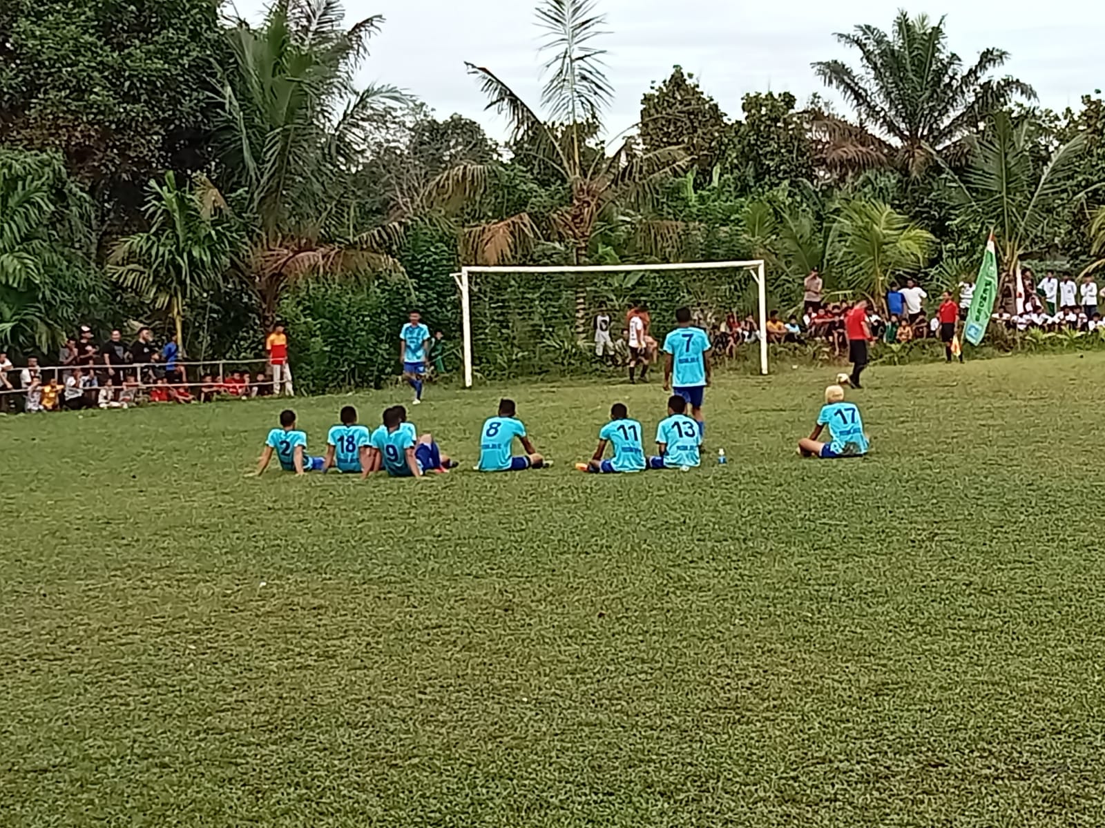 Sinergitas Koramil Merawang dan Polsek Puding Besar Laksanakan Pengamanan Sepak Bola