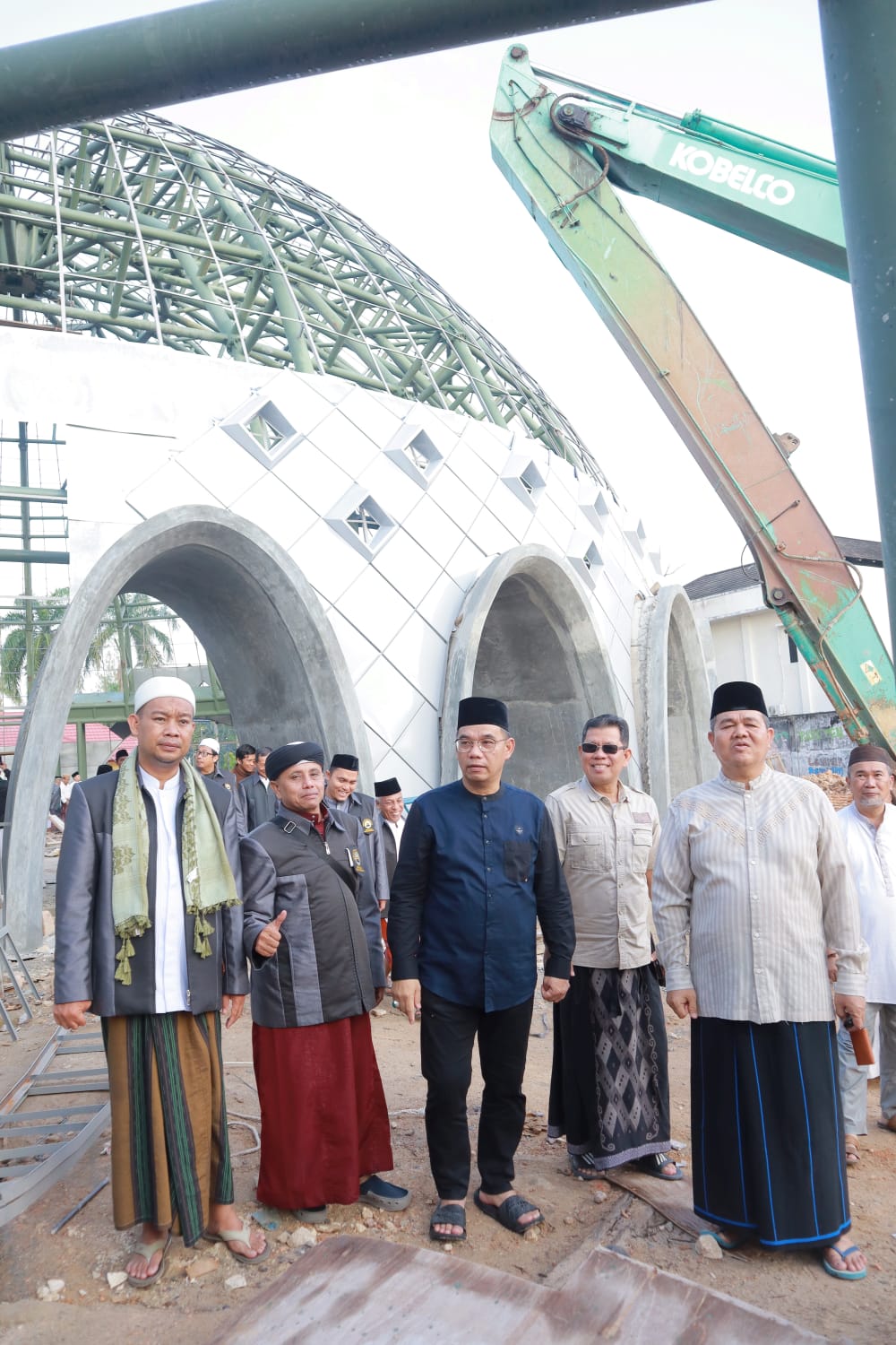 Sekda Mie Go dan Rombongan Tinjau Pembangunan Masjid Agung Kubah Timah, Sudah Berjalan 54 Persen