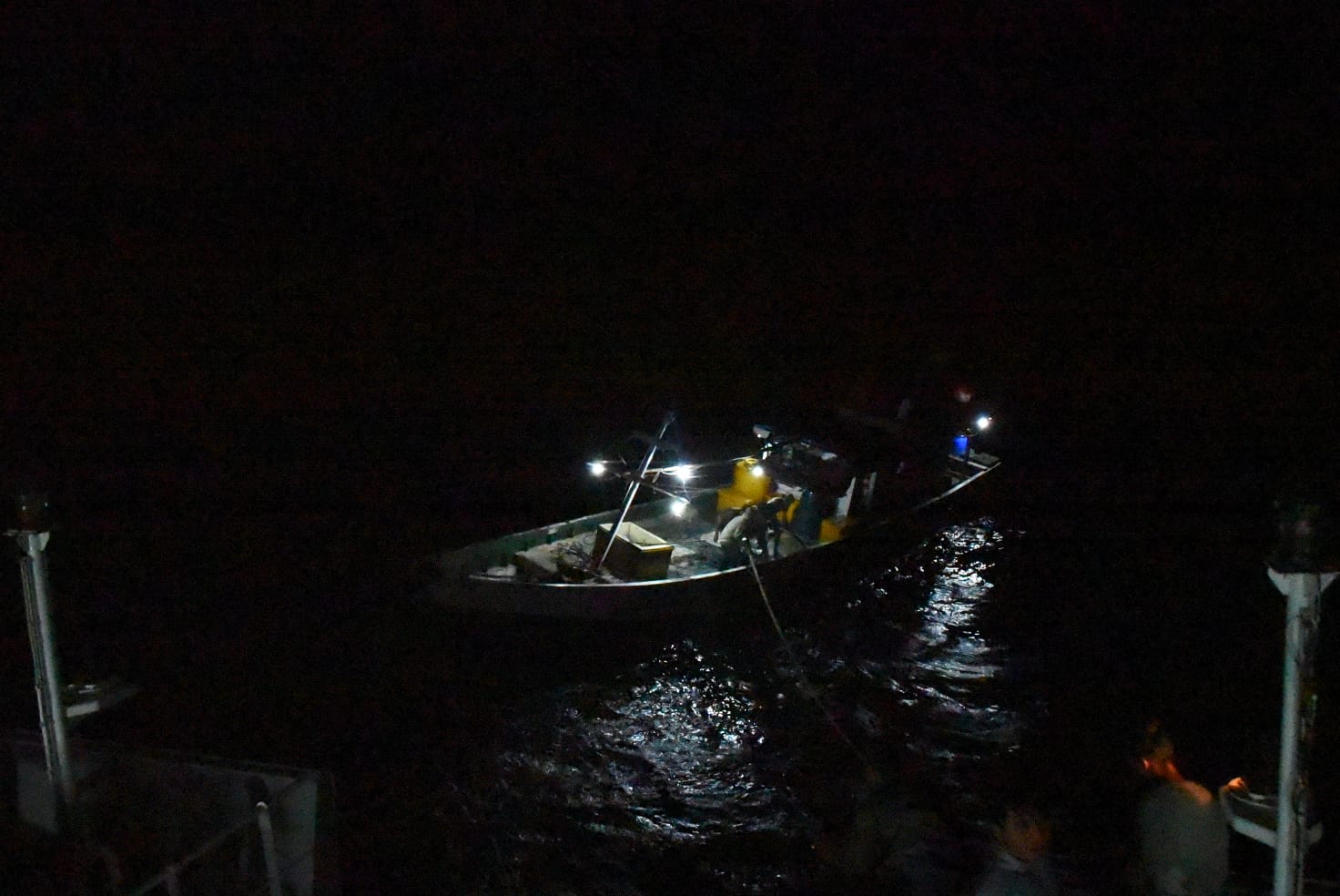 Bakamla RI Evakuasi Korban Kapal Mati Mesin di Perairan Pulau Rote