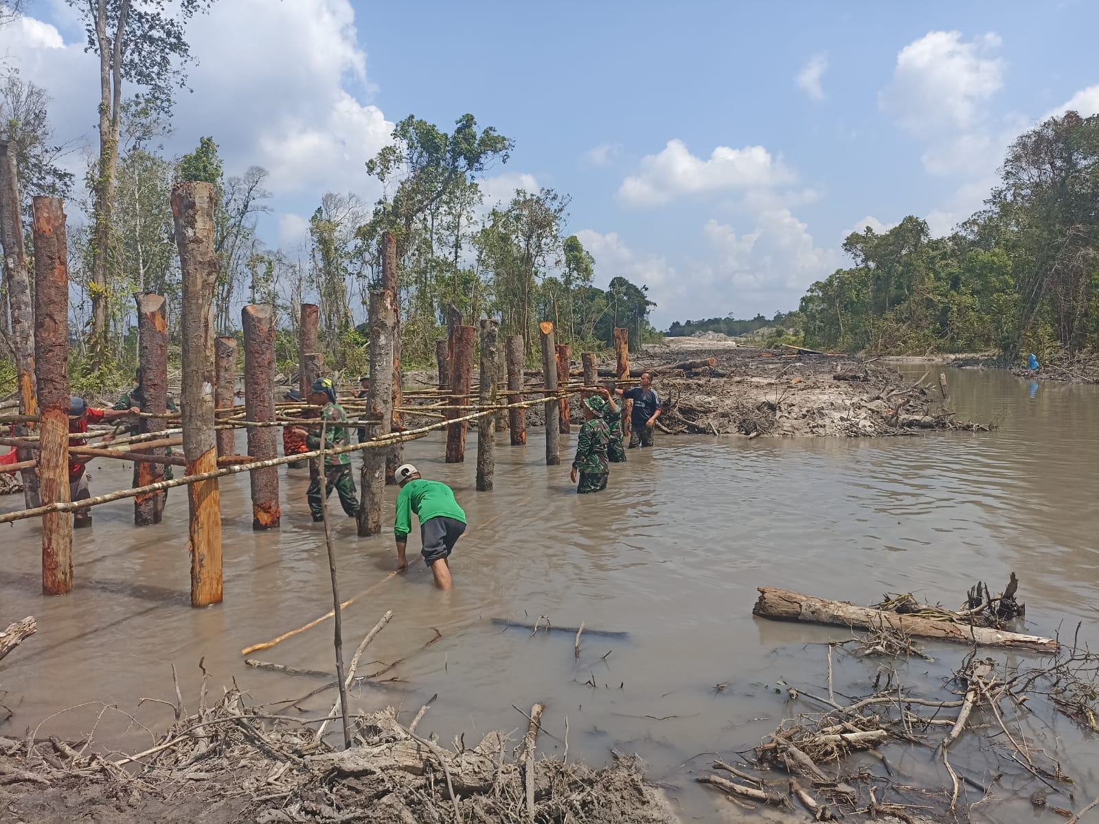 Bangun Jembatan ke-2 di Wilayah Binaan, Ini yang Dilakukan Satgas TMMD!