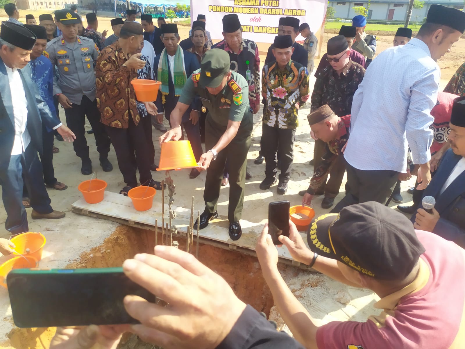 Para Pejabat Ini Hadiri Peletakan Batu Pertama Pembangunan Gedung Asrama