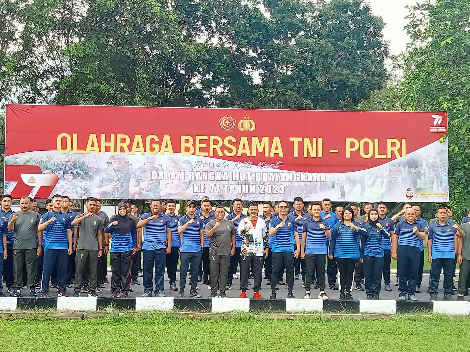 Jaga Sinergitas, Dandim Bangka Bersama Kapolres Bangka Melaksanakan Olahraga Jalan Santai Bersama TNI Polri