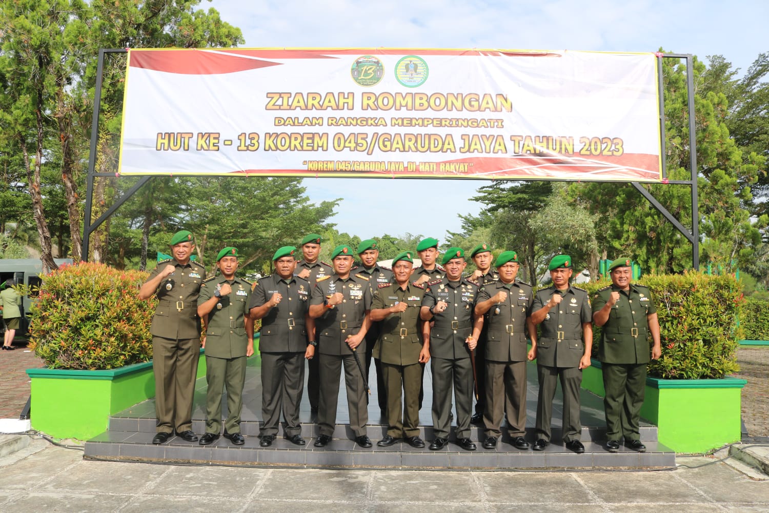 Danrem 045/Gaya Beserta Prajurit Dan Persit Ziarah Rombongan Ke TMP Pawitralaya