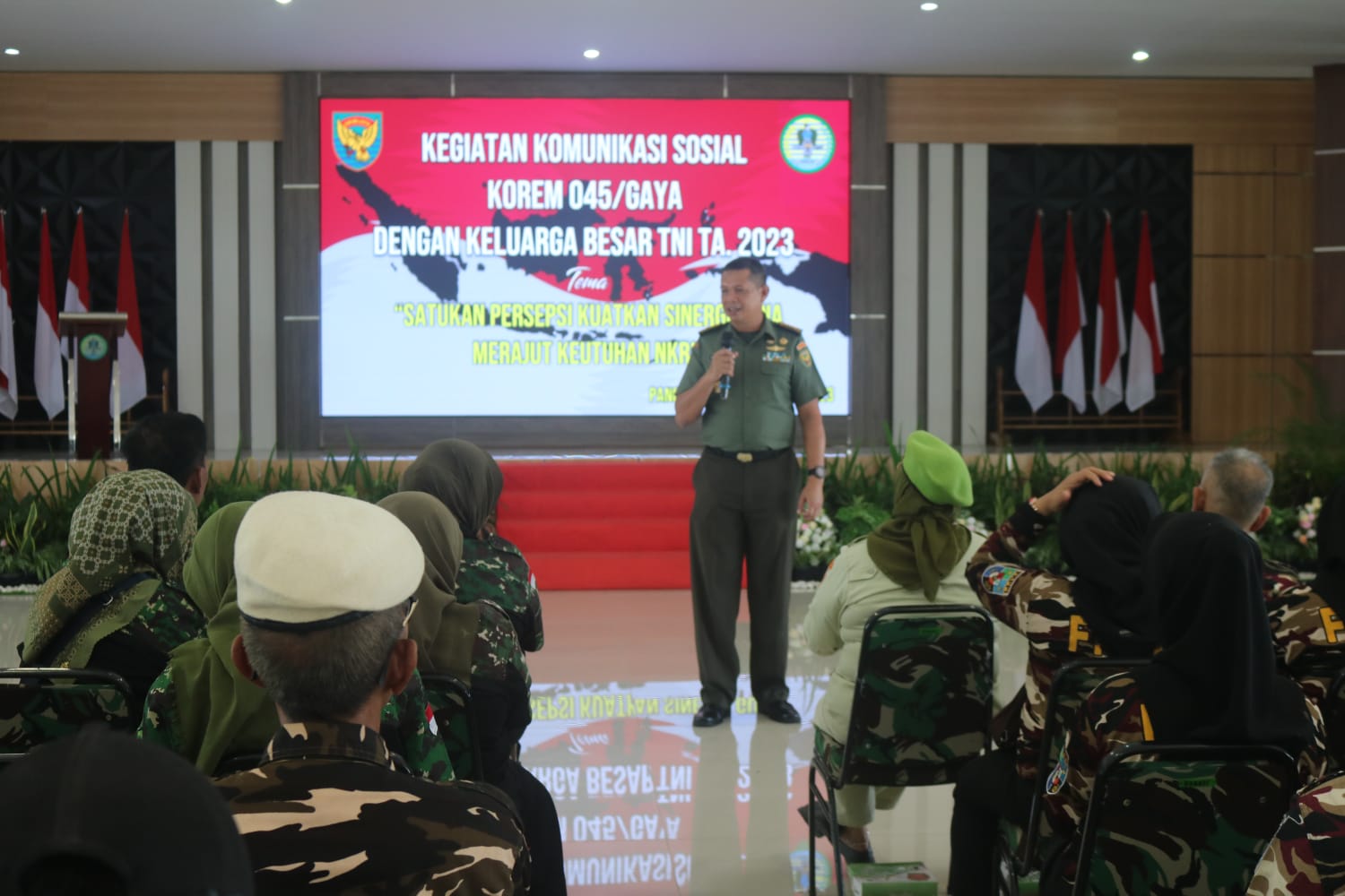 Korem 045/Gaya Adakan Komsos Dengan Keluarga Besar TNI