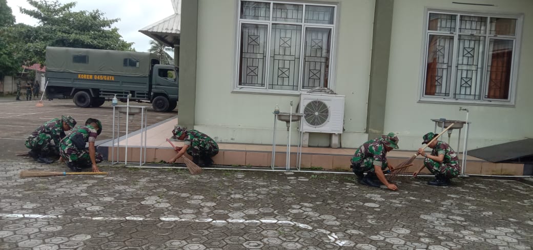 Bersihkan Tempat Ibadah, Warnai Kegiatan HUT ke 13 Korem 045/Garuda Jaya