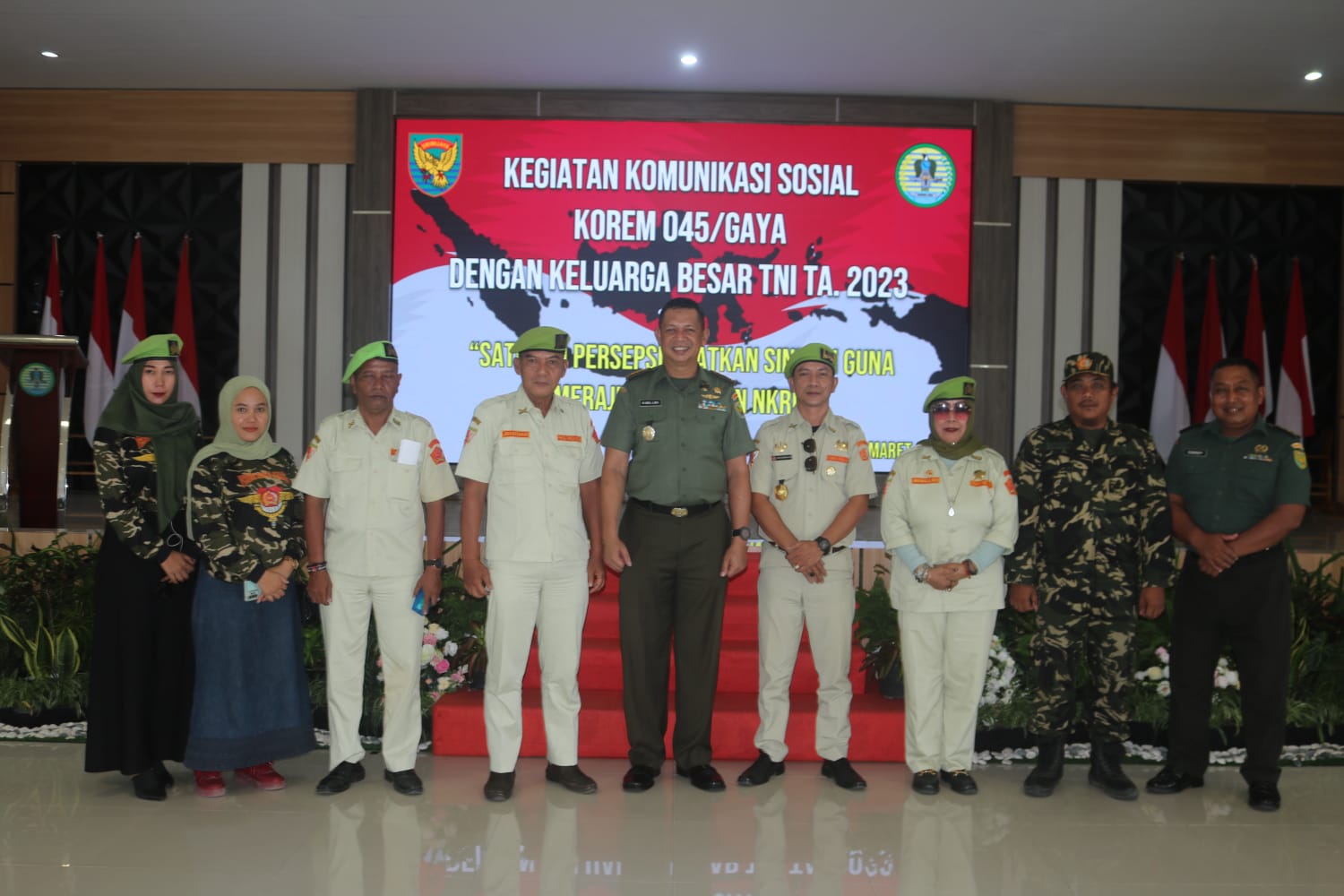 Korem 045/Gaya Adakan Komsos Dengan Keluarga Besar TNI