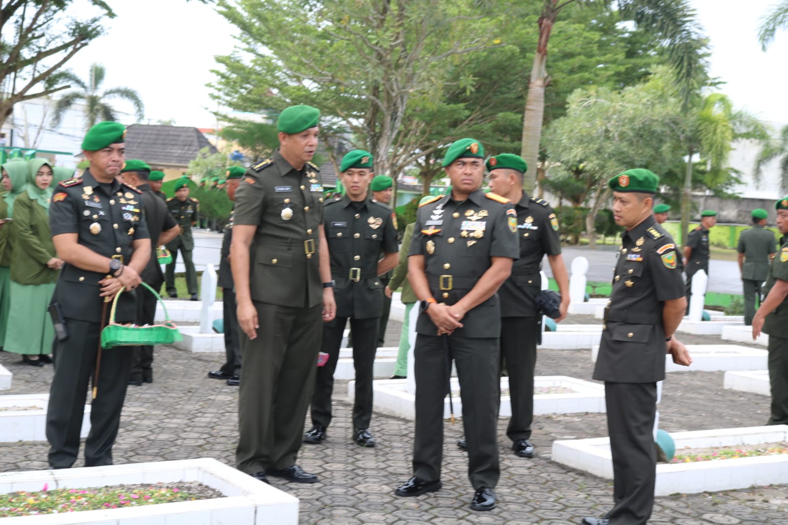 Ziarah Rombongan Ke TMP Pawitralaya, Dandim 0413/Bangka Mendampingi Danrem 045/Gaya Ke TMP Dalam Rangka HUT Korem 045/Gaya