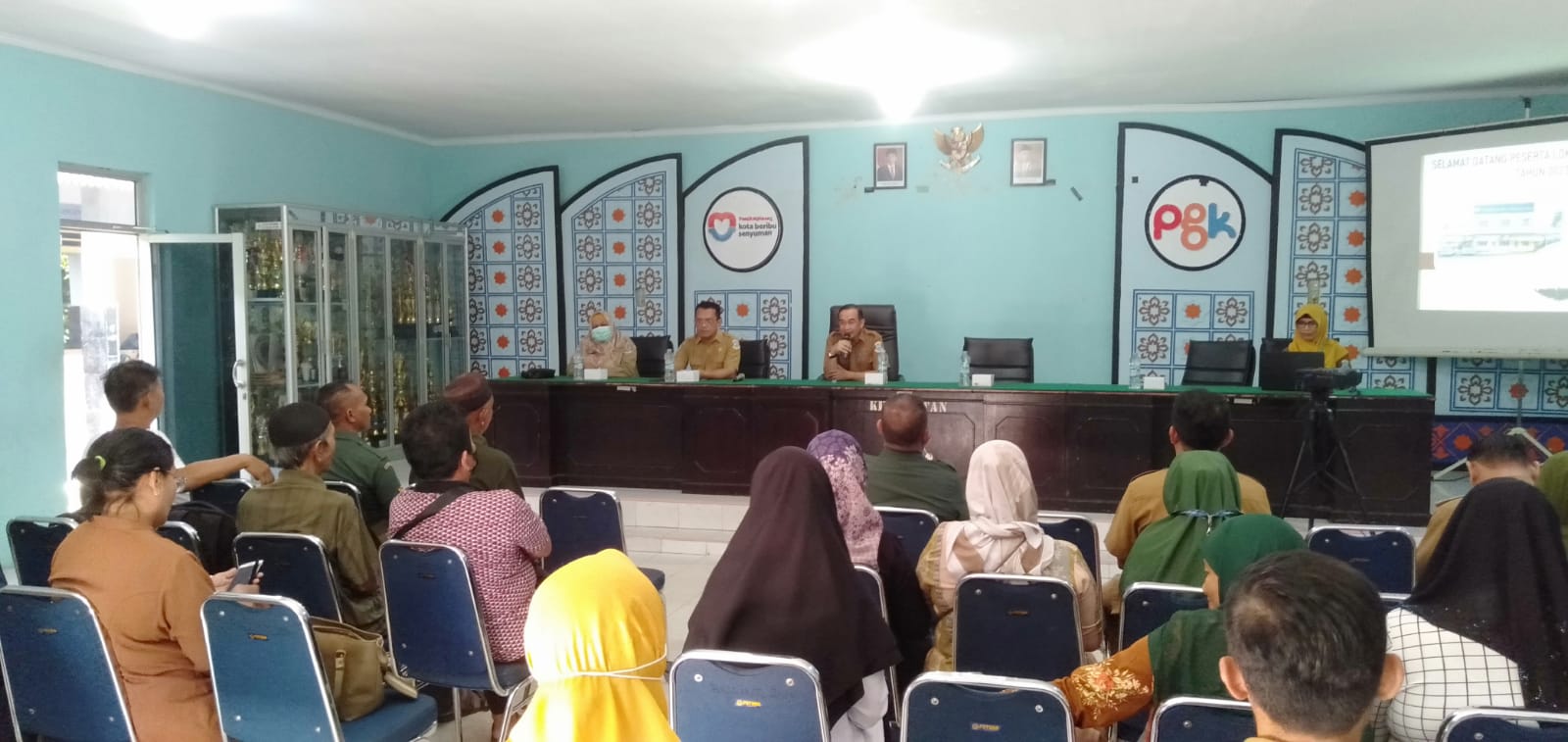 Memantau Pelayanan Kesehatan Masyarakat Anggota Koramil 413-06/ Bukit Intan Ikuti Rapat Lokakarya Mini Lintas Sektoral