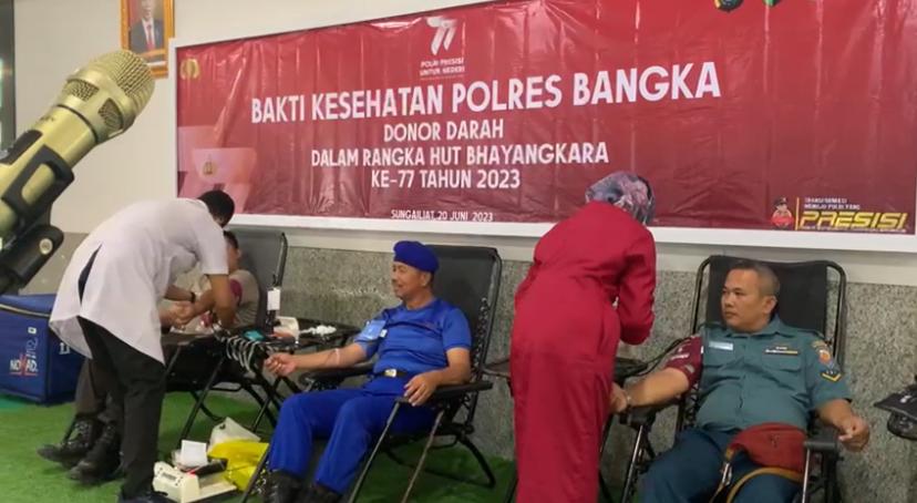 Ratusan Orang Mendaftarkan Diri Melakukan Kegiatan Donor Darah