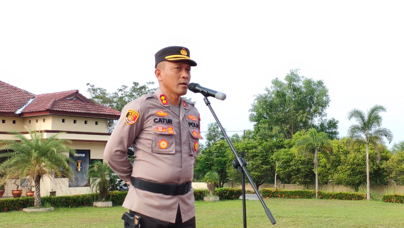 Apel Pagi Kapolres Bangka Barat Ajak Masyarakat Daftar Masuk Anggota Polri Tidak Dipungut Biaya