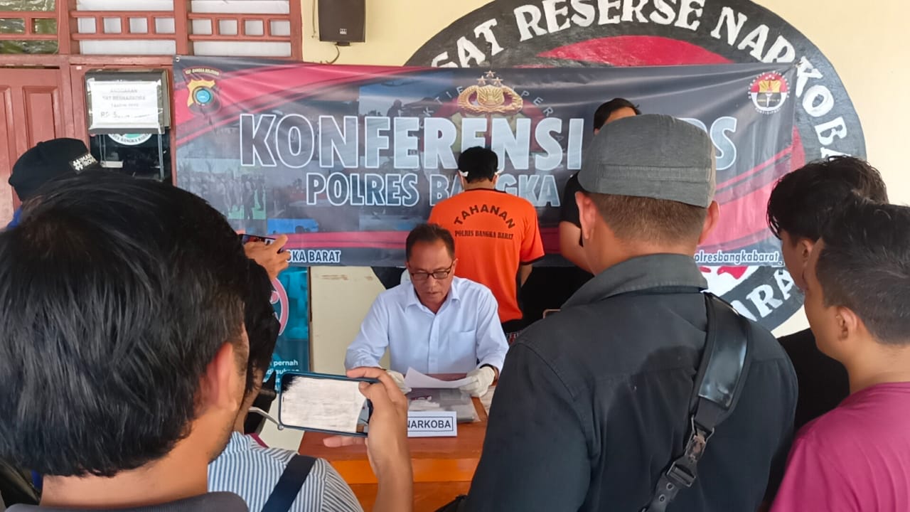 Sat Narkoba Polres Bangka Barat Laksanakan Konferensi Pers Ungkap Kasus Narkoba Dengan Barang Bukti Sabu 57,29 Gram