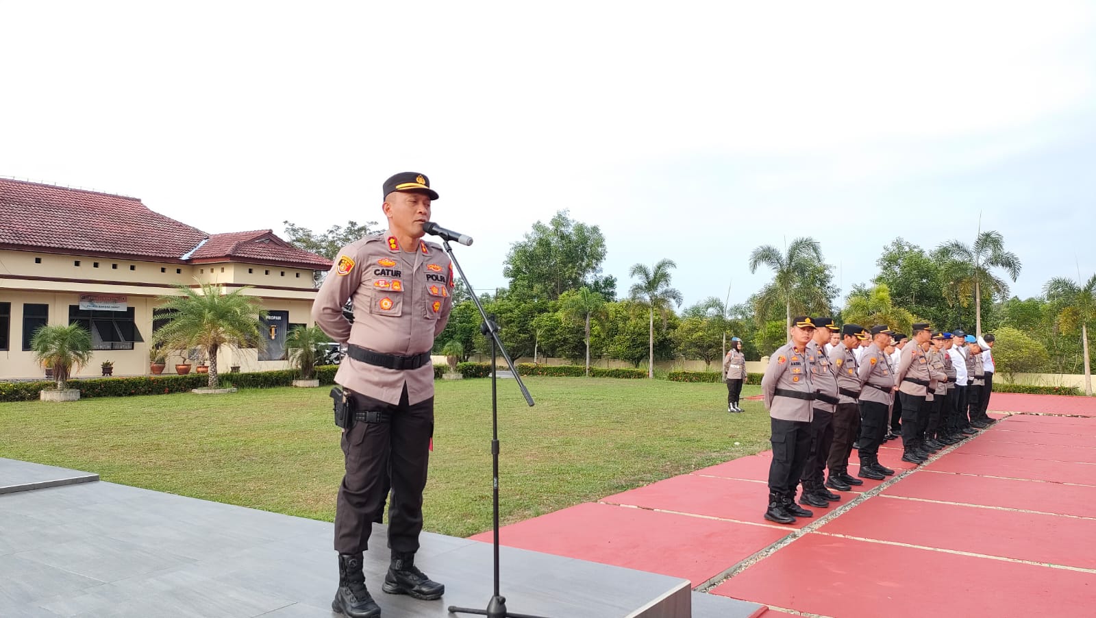 Apel Pagi Kapolres Bangka Barat Ajak Masyarakat Daftar Masuk Anggota Polri Tidak Dipungut Biaya