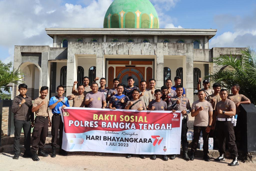 Kobarkan Semangat, Polres Bangka Tengah Gelar Bakti Sosial