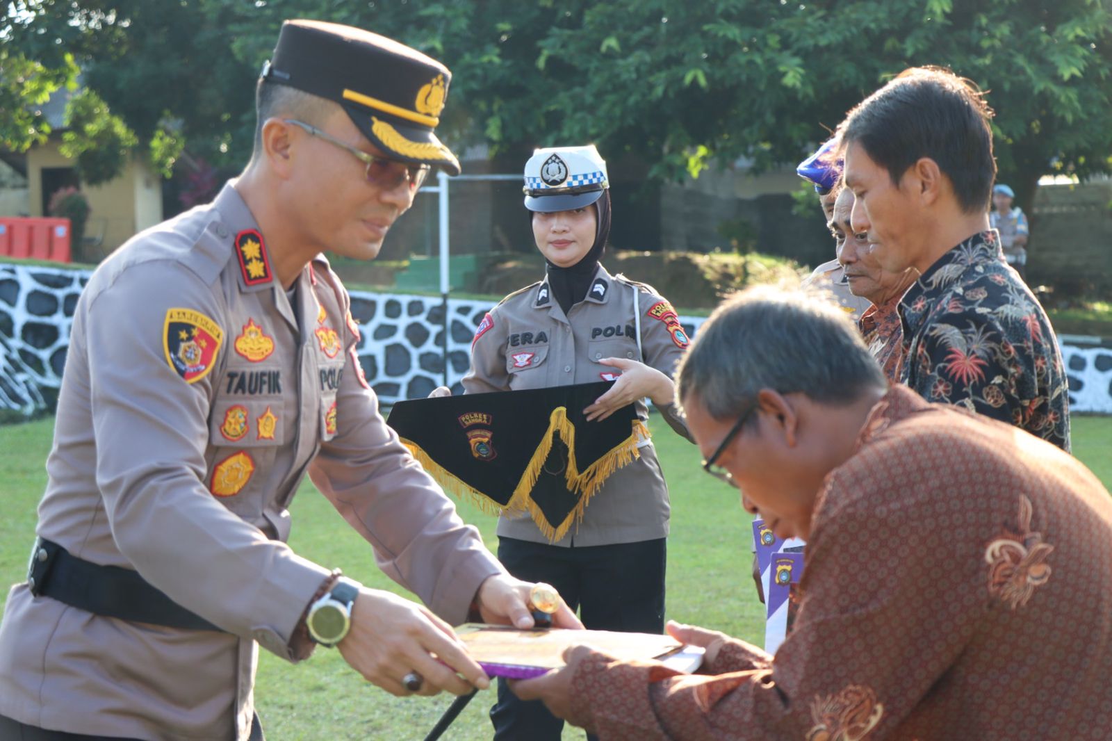 Upaya Memperkuat Sistem Keamanan Lingkungan Polres Bangka Laksanakan Apel Kasatkamling