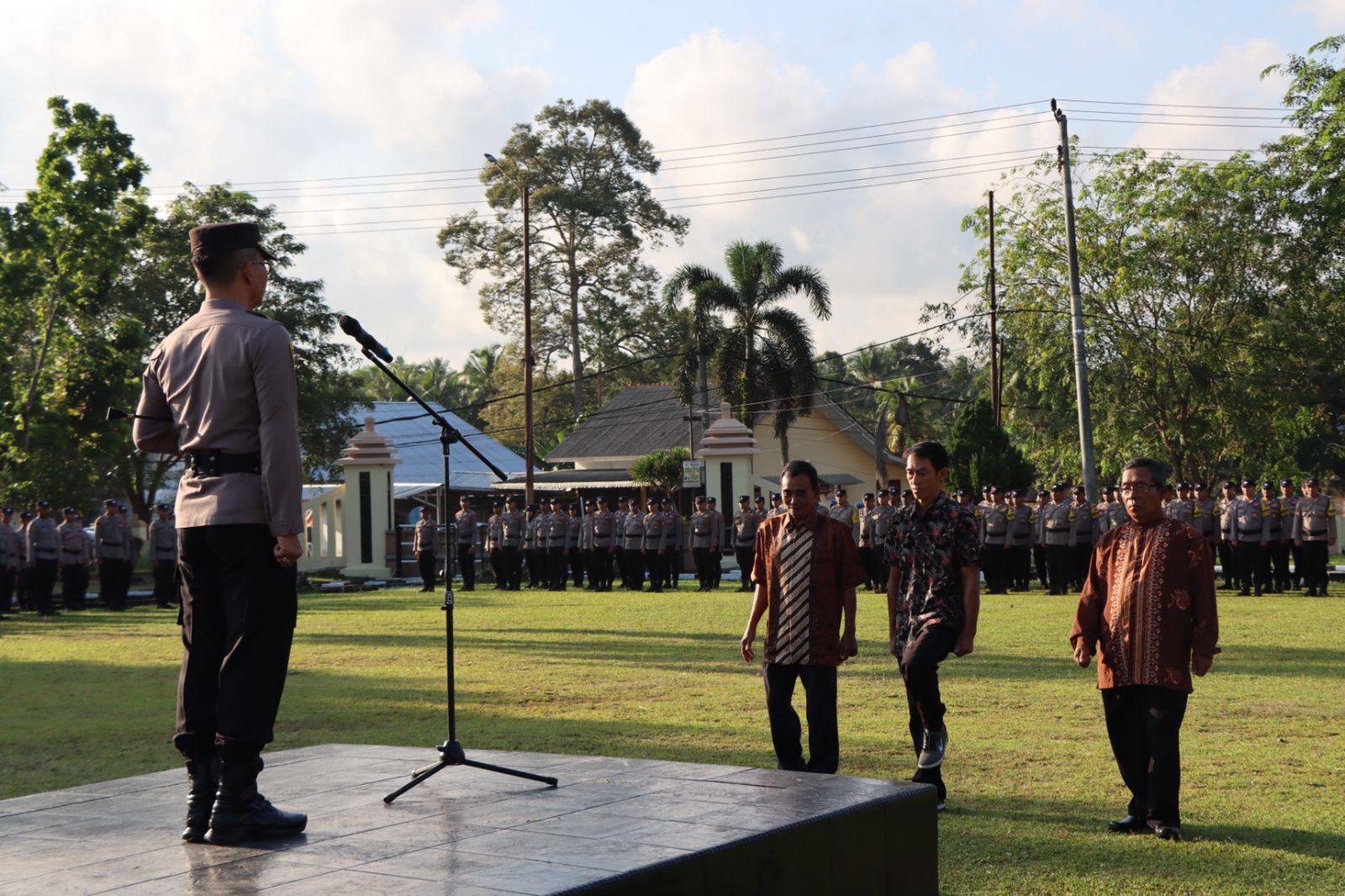 Upaya Memperkuat Sistem Keamanan Lingkungan Polres Bangka Laksanakan Apel Kasatkamling