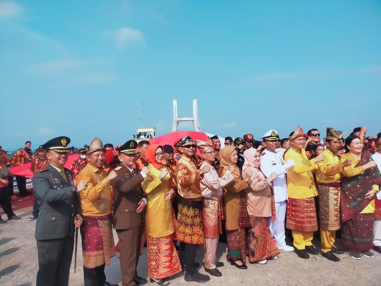 Dandim 0413/Bangka bersama Forkopimda Provinsi Babel Hadiri Momen Peringatan Hari Lahir Pancasila Di Jembatan Emas