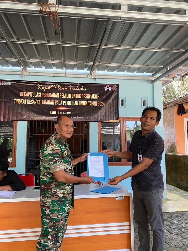 Babinsa Sungai Selan Ajak Seluruh Pihak Penyelenggara Pemilu Tingkatkan Kerjasama